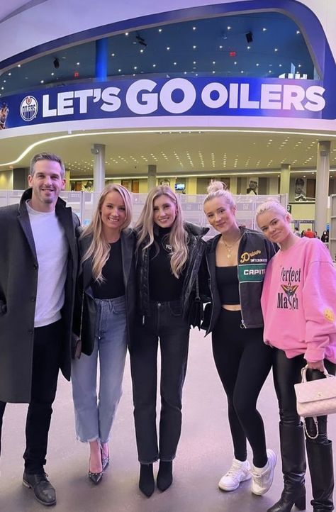 #laurenkyle #oliviahall #livhall #emmarose #nhl #wags #nhlwags #edmontonoilers #connormcdavid #tysonbarrie Nhl Wags Outfits, Wags Outfits, Nhl Wife, Nhl Wags, Jack Hughes, Connor Mcdavid, Emma Rose, Edmonton Oilers, Nhl