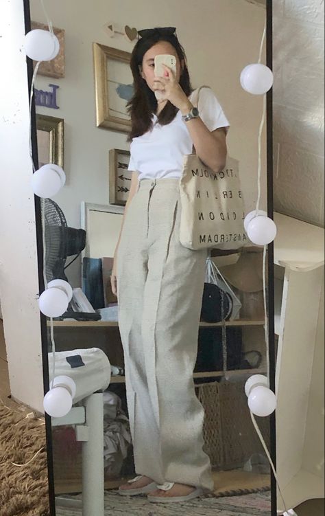 White Polo And Trousers Outfit Women, Long Polo Shirt Outfit Women, Plain White Tshirt Outfit Aesthetic, White Polo T Shirt Outfit Women, Polo And Trousers Outfit Women, Poloshirt Outfit Ideas Women, Plain White Tshirt Outfit, White Tshirt Outfit Aesthetic, Polo T Shirts Women Outfit