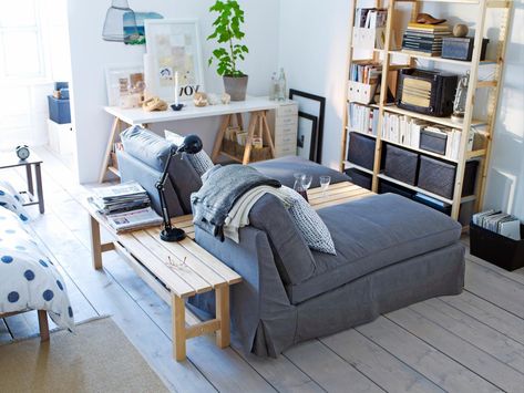 This modern bedroom contains a small office space, complete with two gray chaise lounges and a white wooden desk. A natural wood bookcase is perfect for storing books and other office items, while a T-shaped table provides space for a desk lamp and stacked newspapers. Ikea College, Grey Chaise Lounge, Lounge Inspiration, Ikea Kivik, Moving Art, Ikea Couch, Dorm Furniture, Leather Chaise, Small Home Offices