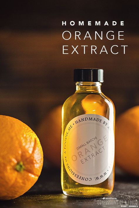 { DIY CHRISTMAS } Homemade Orange Extract Orange Extract Recipes, Orange Juice Chicken, Diy Extracts, Limoncello Recipe, Orange Extract, How To Make Orange, Homemade Vanilla Extract, Christmas Homemade, Flavored Oils