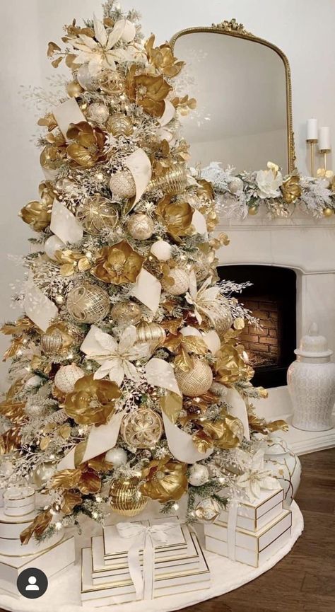 Glam Xmas Tree, All Gold Christmas Tree Decorating Ideas, Under Tree Decorations Xmas, White Christmas Tree With Gold Decor, Gold Christmas Decorations Tree, All Gold Christmas Tree, White And Gold Xmas Tree, Golden Christmas Decorations, Gold And Silver Christmas Tree Ideas