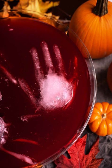 Halloween Appetizers For Adults, Halloween Food For Adults, Adult Halloween Party Food, Halloween Party Punch, Adult Halloween Party Decorations, Simply Happy Foodie, Scary Halloween Food, Halloween Recipes Drinks, Halloween Party Scary