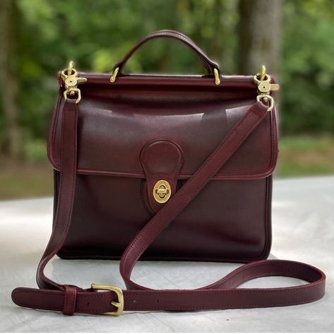 Vintage Coach Willis Bag, Red Crossbody Bag Outfit, Oxblood Outfit, Dark Academia Bag, Coach Aesthetic, Classy Bags, Maroon Bag, Coach Willis, Crossbody Bag Outfit