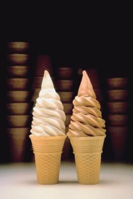 Instructions on How to Make Soft Serve Commercial Ice Cream Soft Serve Ice Cream Recipes, Soft Serve Ice Cream Machine, Ice Cream Recipes Machine, Cuisinart Ice Cream Maker, Cuisinart Ice Cream, Ice Cream Mix, Ice Cream Maker Recipes, Serve Ice Cream, Homemade Ice Cream Recipes