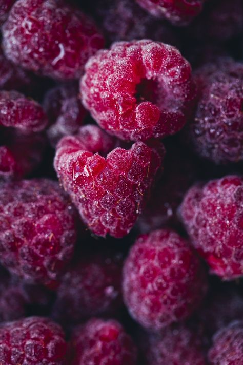 Berry Pink Aesthetic, Raspberry Cottage, Cold Colors, Form Style, Frozen Raspberries, Raspberry Fruit, Fruit Wallpaper, Fruit Photography, Raspberry Red