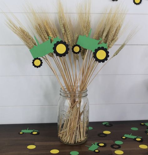 Tractor Birthday Party Theme, Tractor Party Decorations, Decoration Communion, John Deere Birthday Party, Theme Bapteme, John Deere Birthday, Tractor Birthday Party, 2nd Birthday Party For Boys, Tractor Party