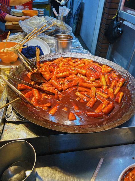 South Korean Street Food, Tteokbokki Street Food, South Korea Seoul Food, South Korea Foods, Korean Food Market, Korean Market Aesthetic, Seoul Korea Food, Korean Street Food Seoul, Korean Food Spicy