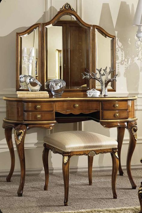 Dressing Table Colour, Baroque Bedroom, Fall Room Ideas, Vintage Furniture Antique, Fall Room Decor, Fall Bedroom Decor, Baroque Furniture, Baroque Decor, Vintage Dressing Tables