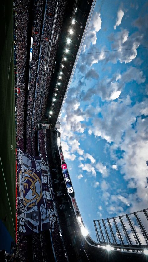 Pin de Real Madridista en Stadiums en 2022 | Imagenes real madrid, Fotos de fútbol, Imagenes de real madrid Real Madrid Santiago Bernabeu, Bernabeu Stadium Wallpaper, Santiago Bernabeu Wallpaper 4k, Santiago Bernabeu Wallpaper, New Santiago Bernabeu, Santiago Bernabeu Stadium, Real Madrid Pictures, Madrid Aesthetic, Bernabeu Stadium