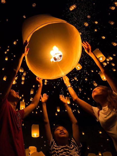 Loi Krathong Festival, Thailand Festivals, Diwali Lantern, Loy Krathong, Sky Lanterns, Taiwan Travel, Lantern Festival, Group Tours, Relaxing Day