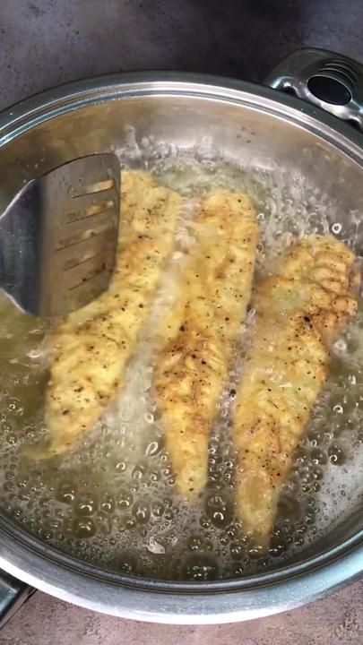 Hake Recipe, Turmeric Fish, Hake Recipes, Pepper Seasoning, Deep Fry, Hot Oil, 2 Eggs, The Fish, Deep Fried