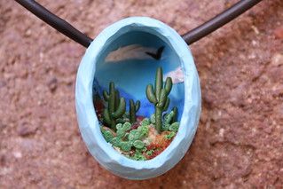 Clay Diorama, Desert Diorama, Fimo Polymer Clay, Polymer Inspiration, Cactus Diy, Tiny Pendant, Play Clay, Polymer Crafts, Modeling Clay