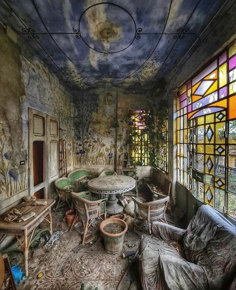 Abandoned Library, Eerie Places, Abandoned Hotels, Old Abandoned Buildings, Derelict Buildings, Abandoned Property, Mysteries Of The World, Abandoned Church, Abandoned Mansion