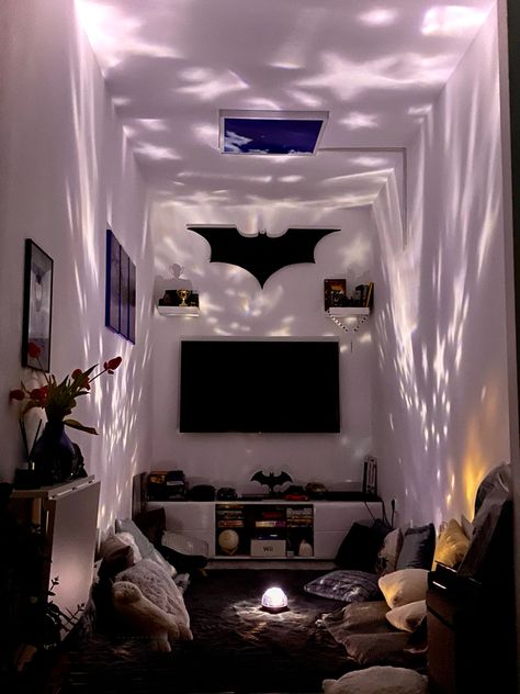 Batman Room Decor Man Cave, Batman Cave Ideas, Batman Bedroom Ideas For Adults, Batman Home Decor, Batman Room Aesthetic, Batman House Decor, Dc Room Decor, Batcave Mancave, Batcave Bedroom