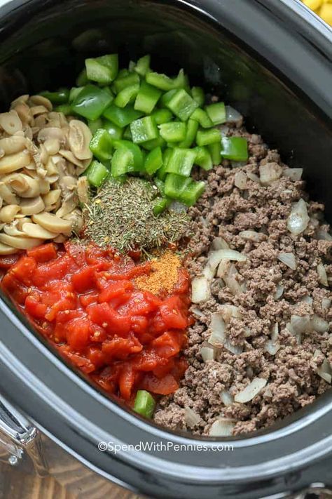 Crockpot Goulash (Slow Cooker American Chop Suey) Goulash In Crockpot, Goulash Slow Cooker, How To Make Goulash, Crockpot Goulash Recipe, Crockpot Goulash, Diet Lunches, Daycare Recipes, Crockpot Favorites, Ground Beef Crockpot Recipes