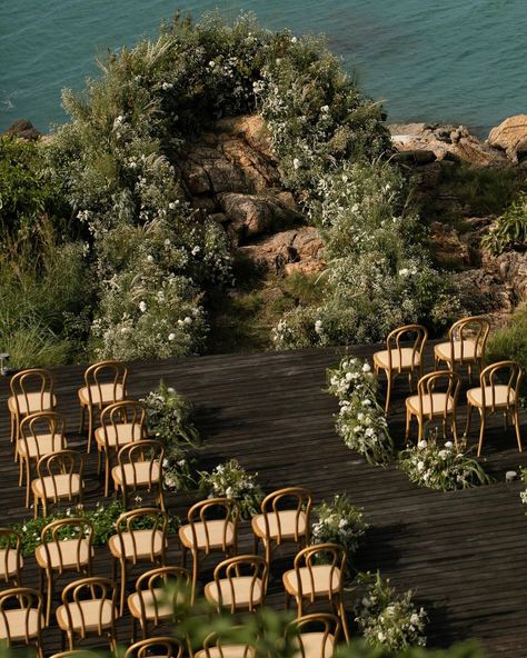 The Wedding Bliss Thailand | Dreamy flower meadow appeared in the serene setting of Cape Fahn hotel in Koh Samui for Haru & Kai’s wedding ceremony. Dressed with… | Instagram Sultry Wedding, Thailand Wedding Venues, Apricot Wedding, Koh Samui Wedding, The Wedding Bliss, Wedding Thailand, Wedding In Thailand, Meadow Wedding, Thailand Wedding