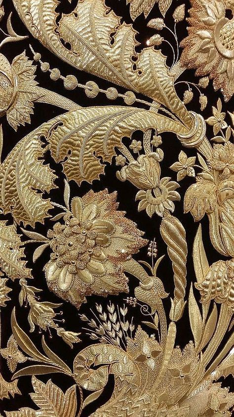 Baroque Embroidery, Gold Work Embroidery, Crazy Quilting, Couture Embroidery, Gold Work, Gold Embroidery, Lace Embroidery, Luxury Decor, Embroidery Inspiration