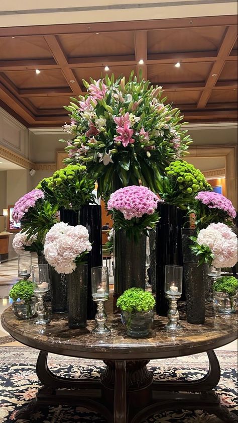 Luxury Hotel Flower Arrangement, Lobby Flower Arrangement, Hotel Arrangements, Lobby Flowers, Hotel Flower Arrangements, Small Wedding Decor, Center Table Decor, Table Floral Arrangements, Hotel Flowers