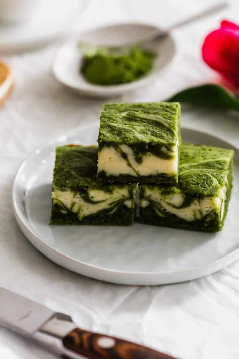 Matcha Cheesecake Brownies | Sift & Simmer Matcha Recipe Baking, Matcha Brownies, Matcha Pancakes, Matcha Green Tea Recipes, Matcha Cheesecake, Resep Brownies, Matcha Dessert, Diet Cookies, Matcha Cookies