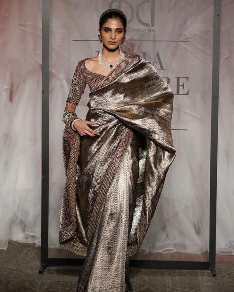 Tarun Tahiliani Saree, Tarun Tahiliani Lehenga, Pink Saree Silk, Tarun Tahiliani Bridal, Champagne Wedding Dress, Wedding Guest Outfit Ideas, Fashion Highlights, Best Designer Dresses, Outfit Ideas Summer