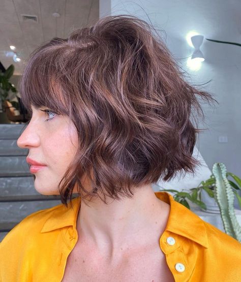 Chin Length Blunt Wavy Bob with Bangs Voluminous Haircut, Wavy Layered Haircuts, Short Wavy Haircuts, Messy Bob, Messy Bob Hairstyles, Thick Wavy Hair, Textured Bob, Wavy Haircuts, Hair With Bangs