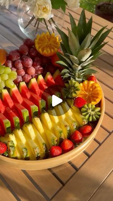 @healthymealtoday on Instagram: "Summer Fruits Platter! 🍉🍇🍓🍍 (via: @aizaparis_)  #foodart #art #Instagram #instagood #reels #explore #viral #video #foryou #funny #explorepage #recipe" Fruits Platter, Deco Fruit, Platter Ideas, Fruit Platter Designs, Fruit Displays, Fruit Display, Fruit Arrangements, Party Food Platters, Fruit Decorations