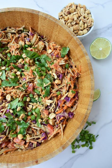 Thai Peanut Chicken Pasta Salad is loaded with grilled chicken, veggies, crunchy peanuts, cilantro and a flavorful Thai peanut sauce! Peanut Chicken Pasta, Salad To Go, Salad Aesthetic, Thai Peanut Chicken, Peanut Butter Protein Bars, Thai Peanut Sauce, Seared Chicken Breast, Salads To Go, Seared Chicken