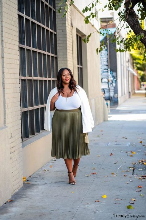 Big Bust Style, Pleated Skirt Fall Outfit, Plus Size Pleated Skirt, Plus Size Amazon, Skirt Fall Outfit, Pleated Skirt Fall, Pleated Skirt Plus Size, Body Positive Fashion, Plus Size Crop Tops