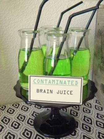 drink serving idea! Looks like lime koolaid, I'm sure there's an alcoholic beverage to be had in there somewhere we can make that green ^_^ Zombie Party Ideas, Kids Zombie Party, Zombie Themed Party, Zombie Apocalypse Party, Zombie Halloween Party, Zombie Food, Plants Vs Zombies Birthday Party, Creepy Halloween Food, Halloween Food Ideas