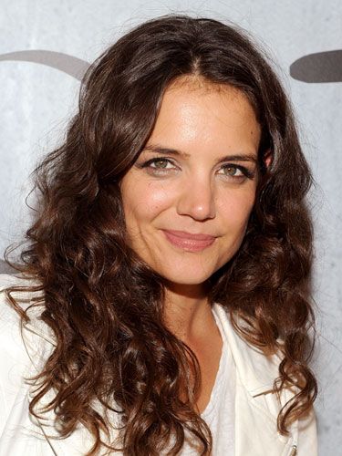 The right makeup for your eye shape: How to get Katie Holmes' gorgeous look for your downturned eyes. #makeup #beauty Down Turned Eye Makeup, Downturned Eyes, Makeup For Downturned Eyes, Hairstyle Youtube, Easy Hairstyles For School, Ethnic Hairstyles, Daily Hairstyles, Curly Hair Women, Eye Shape