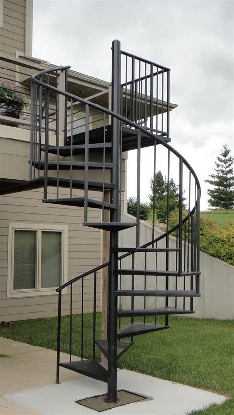 Best 5 Steel Circular Stairs #stairs #stairsdesign #design #ideas Spiral Staircase Outdoor, Spiral Staircase Plan, Steel Stairs Design, Staircase Metal, Spiral Staircase Kits, Spiral Stairs Design, Staircase Outdoor, Circular Stairs, Traditional Staircase