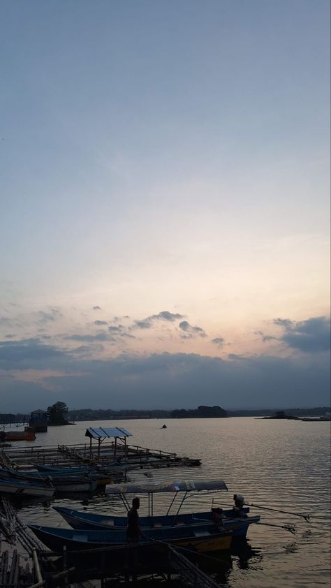 Suasana di sore hati dengan nelayan pergi ke sungai untuk budidaya ikan, 📍 Waduk cengklik, boyolali #nelayan #fish #fishing #sunset #aesthetic #haechan #d95f76 #seore #senja Fishing Sunset, Sunset Aesthetic, Fishing, Fish