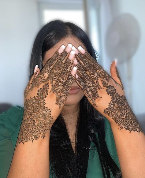 Henna Flower Designs, Tattoo Designs Hand, Arabic Henna Designs, Henna Inspired Tattoos, Henna Inspiration, Henna Tattoo Designs Hand, Modern Henna, Pretty Henna, Modern Henna Designs