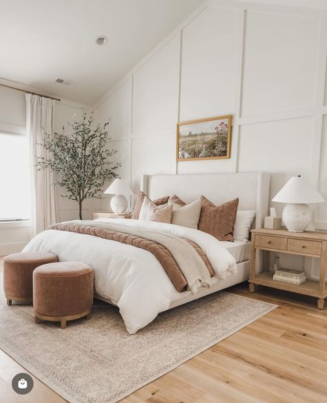 Linen Bed Inspiration, Neutral Bedding With Leather Pillows, Neutral Bedroom King Bed, Linen Master Bedding, Scandinavian Bedrooms Master, White Bedding With Brown Accents, Neutral Bed Styling, Cream Bed Frame Bedroom Ideas, Beige Guest Bedroom