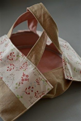 Fruit Garden Design, Diy Pie, Carrier Pattern, Pie Carrier, Casserole Carrier, Tote Tutorial, Food Carrier, Diy Tote, Sewing Courses