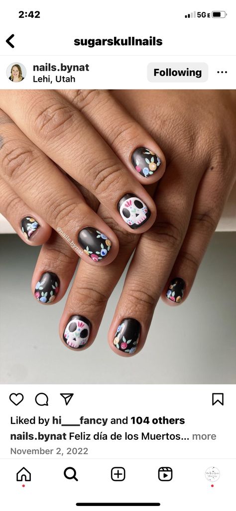 Cute Nail Stickers, How To Paint Nail Designs, Day Of The Dead Nail Art, Nail Designs In Blue, Dia De Los Muertos Nail Ideas, Catrina Nails, Sugar Skull Nail Art, October Nail Ideas, Day Of The Dead Nails