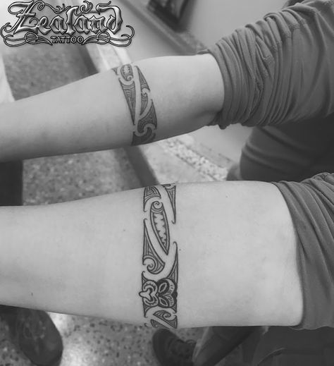 Matching Maori friendship bands #zealandtattoo #tattoo #maoritattoo #maoriarmband #matchingtattoos #frienshiptattoos Maori Tattoo Designs Women Arm, Tongan Tattoo, Maori Tattoo Arm, Samoan Tattoos, Friendship Bands, Tattoo Band, Maori Tattoos, Forearm Band Tattoos, Band Tattoo Designs