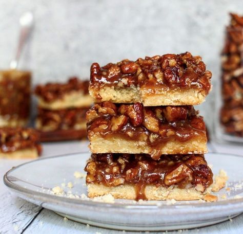 Recipe Update! Best Pecan Pie Bars🍯🥜 — Sweet Monkey Best Pecan Pie Bars, Sweet Monkey, Pecan Pie Bites, Pecan Pie Bars Recipe, Pecan Pie Cookies, No Bake Banana Pudding, Best Pecan Pie, Blondie Bar, Pecan Pie Filling