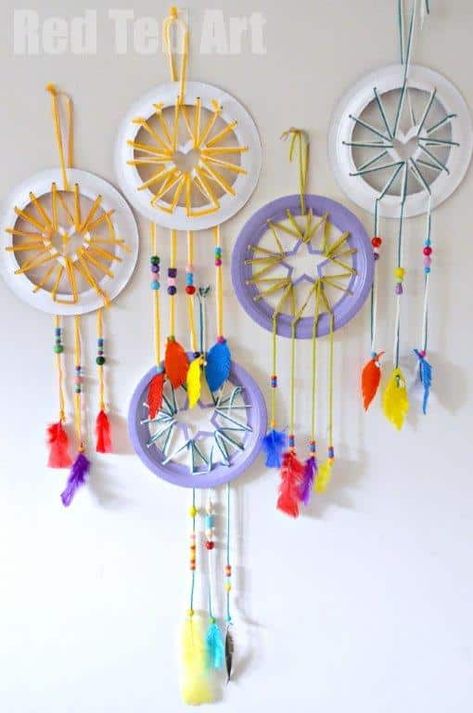 Elementary School Craft, Dream Catcher For Kids, Paper Plate Crafts For Kids, Dream Catcher Craft, Arts And Crafts House, Native American Crafts, Dream Catcher Diy, Paper Plate Crafts, Charity Auction