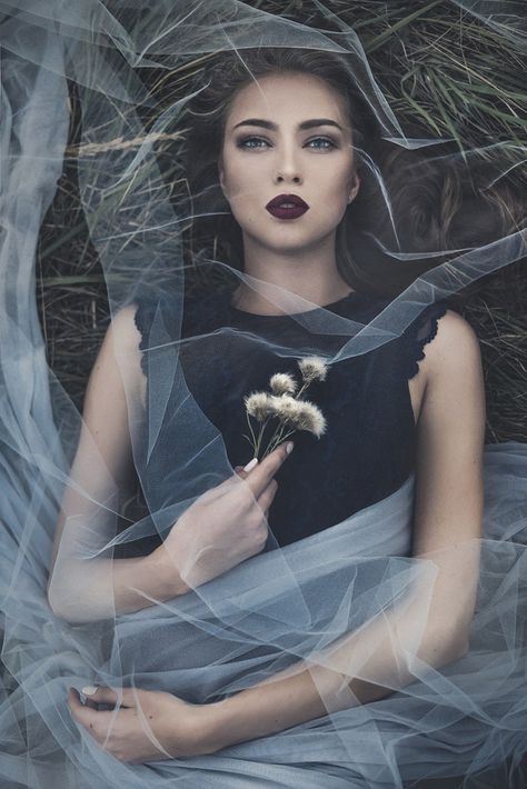 Halloween Shot Ideas, Horror Photography, Witch Photos, Photo Halloween, Gothic Photography, Halloween Photography, 사진 촬영 포즈, Foto Tips, Fantasy Photography