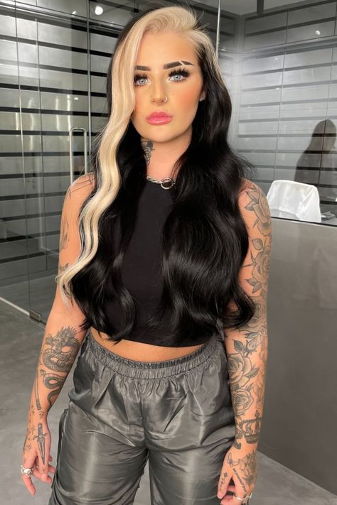 Dark Hair With Money Piece Dark Hair With Money Piece, Blonde Money Piece, Hair With Money Piece, Blonde Streaks, Creative Hair Color, Money Piece, Hair Streaks, Celebrity Hair, Colour Match