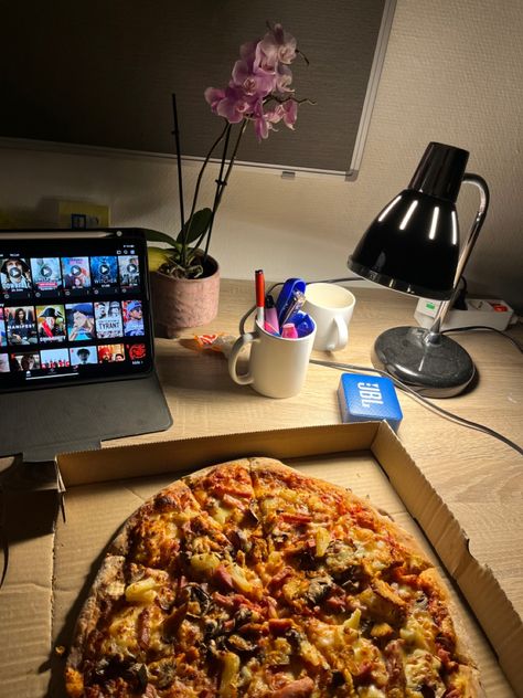 Pizza And Netflix Night, Netflix Night, Vegetable Pizza, Food Photography, Pizza, Photography, Pizzas