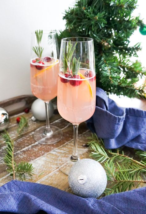 French 75 Cocktail Christmas, Cranberry Kiss Cocktail, Holiday French 75 Cocktail, French 75 Cocktail Holiday, Christmas French 75 Cocktail, Mistletoe Kiss Cocktail, Christmas French 75, Cranberry French 75, Holiday French 75