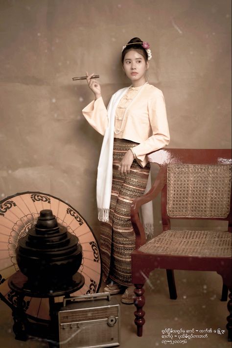 Myanmar Aesthetic, Myanmar Outfit, Cultural Dress, Pageant Costumes, Clothing Pattern Design, Myanmar Clothes, Traditional Dresses Designs, Myanmar Traditional, Myanmar Traditional Dress