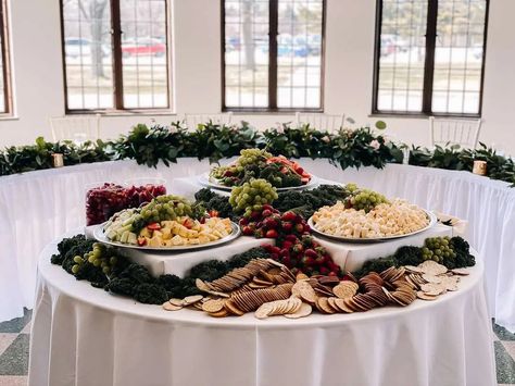 buffet table with large platters. Wedding Buffet Table Setup, Food Display Ideas, Buffet Food Display, Buffet Tablescapes, Wedding Buffet Table, Wedding Buffet Food, Buffet Table Decor, Best Buffet, White Platter