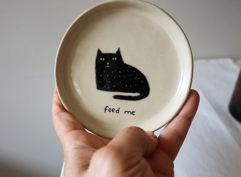 Cat Pottery, Ceramic Ring Dish, Cat Dishes, Ring Dishes, Wedding Topper, Earthenware Clay, Ceramic Rings, Hand Shapes, Ceramic Dishes