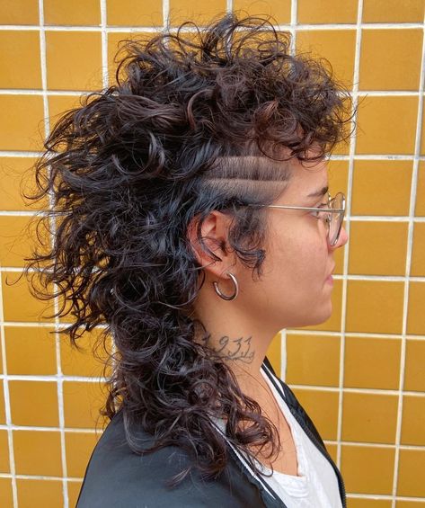 Medium Curly Undercut Shag Wolf Cut Curly Hair, Cut Curly Hair, Undercut Curly Hair, Curly Hair Ideas, Curly Shag Haircut, Curly Undercut, Undercut Long Hair, Different Curls, Curly Mullet