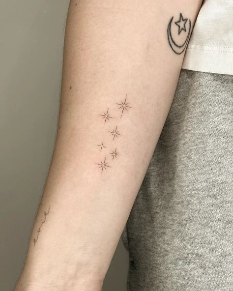 Arm Tattoos Stars, Star Tattoos On Shoulder, Tattoos On Shoulder For Women, Clouds And Stars Tattoo, Black Star Tattoo, Star Tattoo On Shoulder, Best Star Tattoos, Tattoos On Shoulder, Star Tattoo Meaning