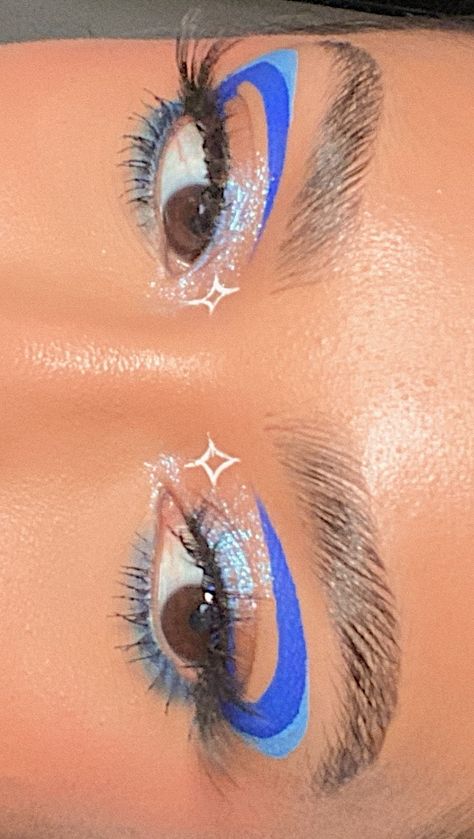 Blue Lightning Eye Makeup, Blue Beetle Makeup, Space Eyeliner Looks, Purple And Blue Eyeliner, Graphic Eyeliner Makeup Looks, Blue Liner Looks, Blue And White Graphic Liner, Blue Graphic Eye Makeup, Cool Makeup Designs