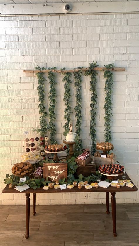 Woodsy Decor Party, Forest Dessert Ideas, Woodland Sweet Table, Winter Woodland Dessert Table, Earthy Theme Party, Nature Party Decor, Woodsy Party Decor, Woodland Theme Dessert Table, Earthy Baby Shower Theme